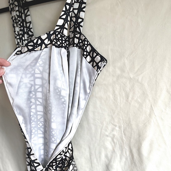 **NWOT** WHITE HOUSE BLACK MARKET, Geometric Pattern Silk Dress w/sash belt - Picture 8 of 11